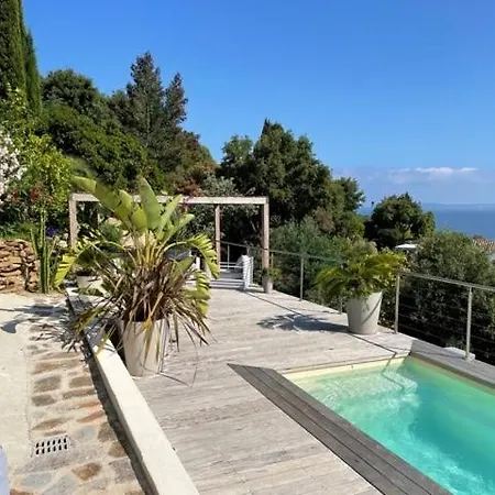 Holiday home Petit Coin De Paradis *