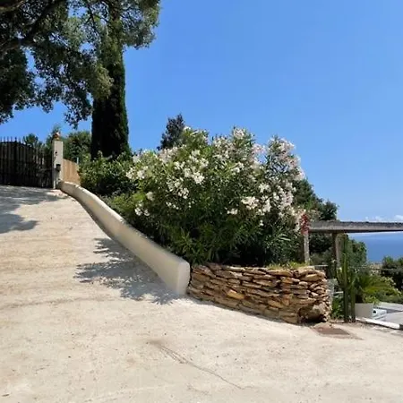 Petit Coin De Paradis * Le Rayol-Canadel-sur-Mer