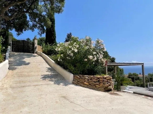Petit Coin De Paradis * Le Rayol-Canadel-sur-Mer